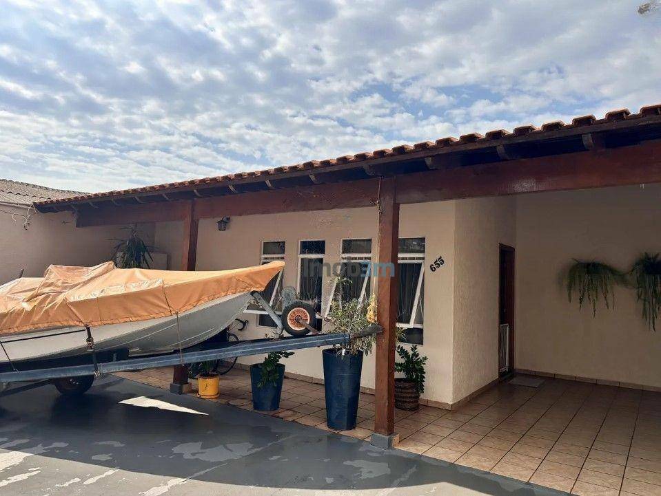 Casa à venda com 3 quartos, 196m² - Foto 2
