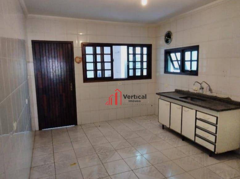 Casa para alugar com 3 quartos, 110m² - Foto 1