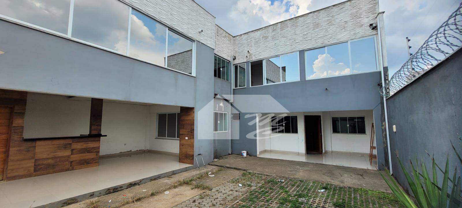 Casa à venda com 3 quartos, 247m² - Foto 2