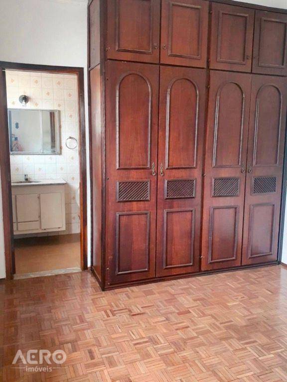 Casa à venda com 6 quartos, 218m² - Foto 21