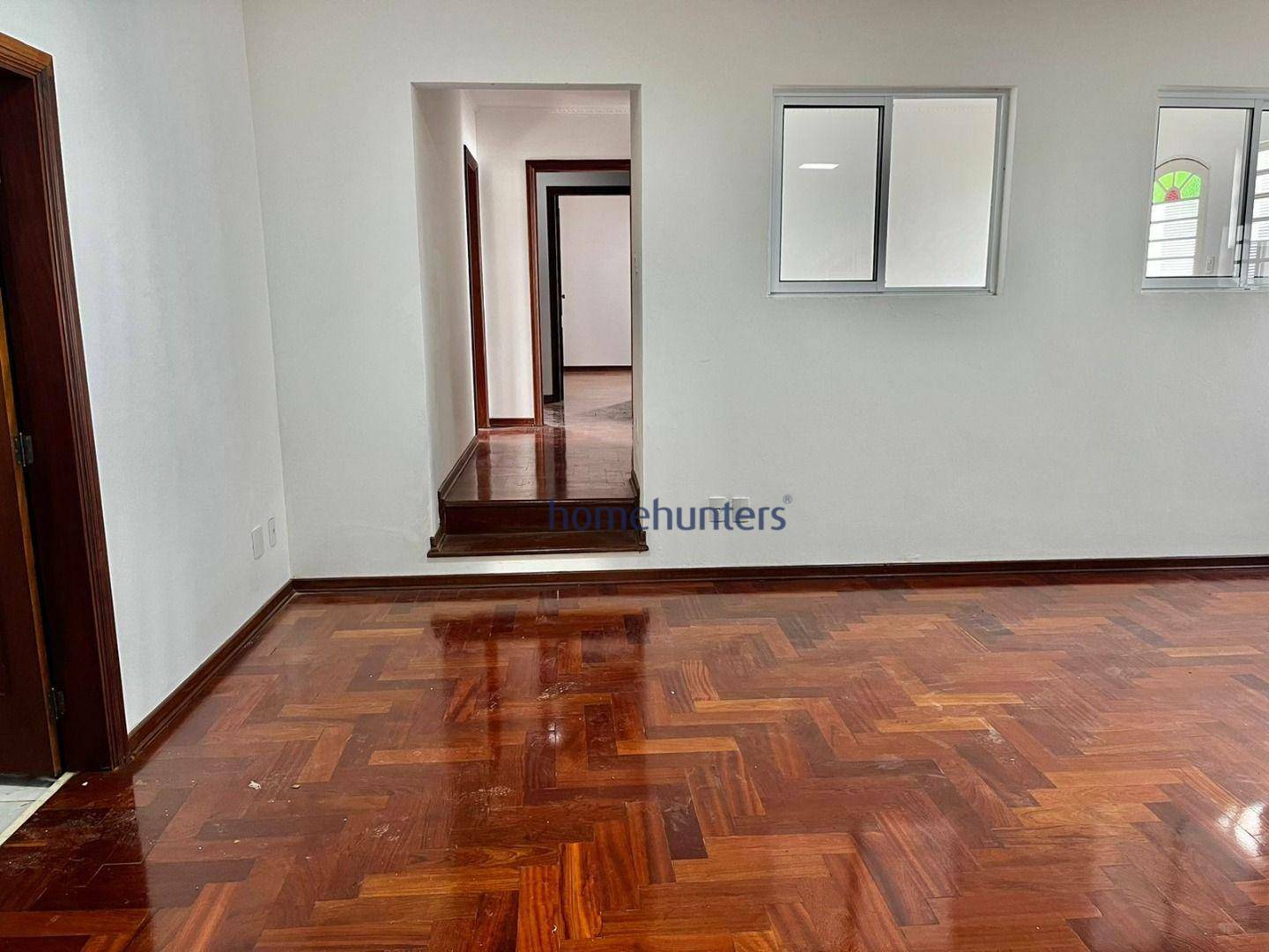 Casa para alugar com 5 quartos, 328m² - Foto 7