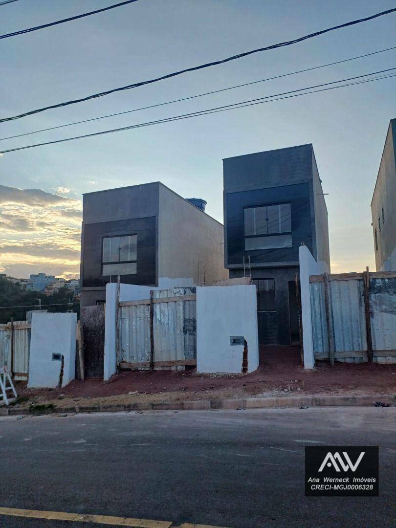 Casa à venda com 2 quartos, 70m² - Foto 3