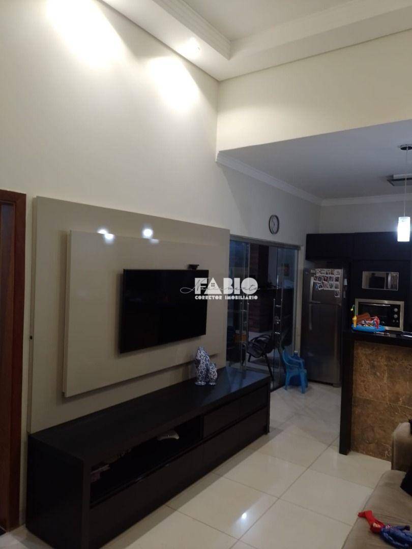 Casa à venda com 2 quartos, 140m² - Foto 3