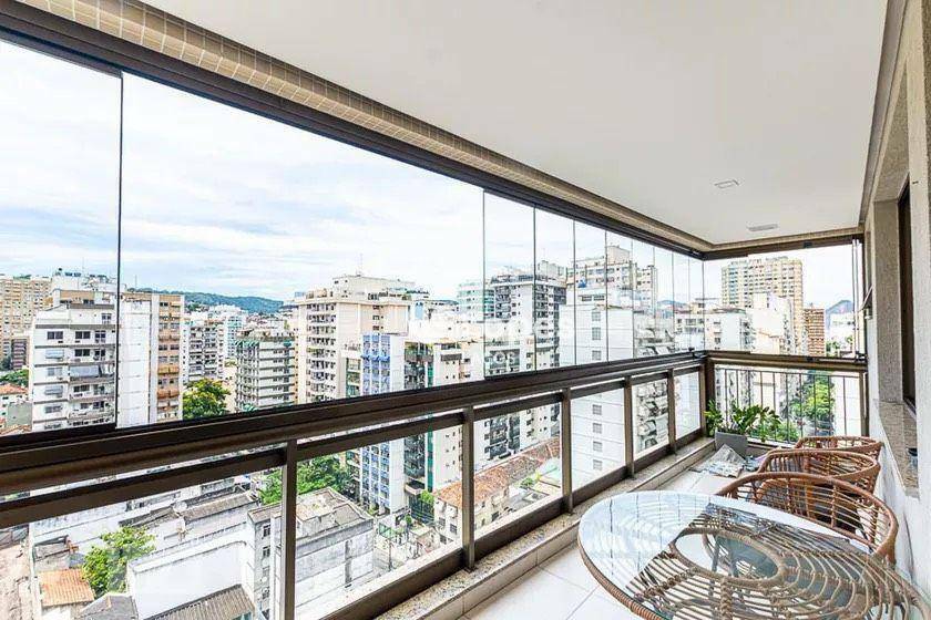 Apartamento à venda com 3 quartos, 130m² - Foto 2