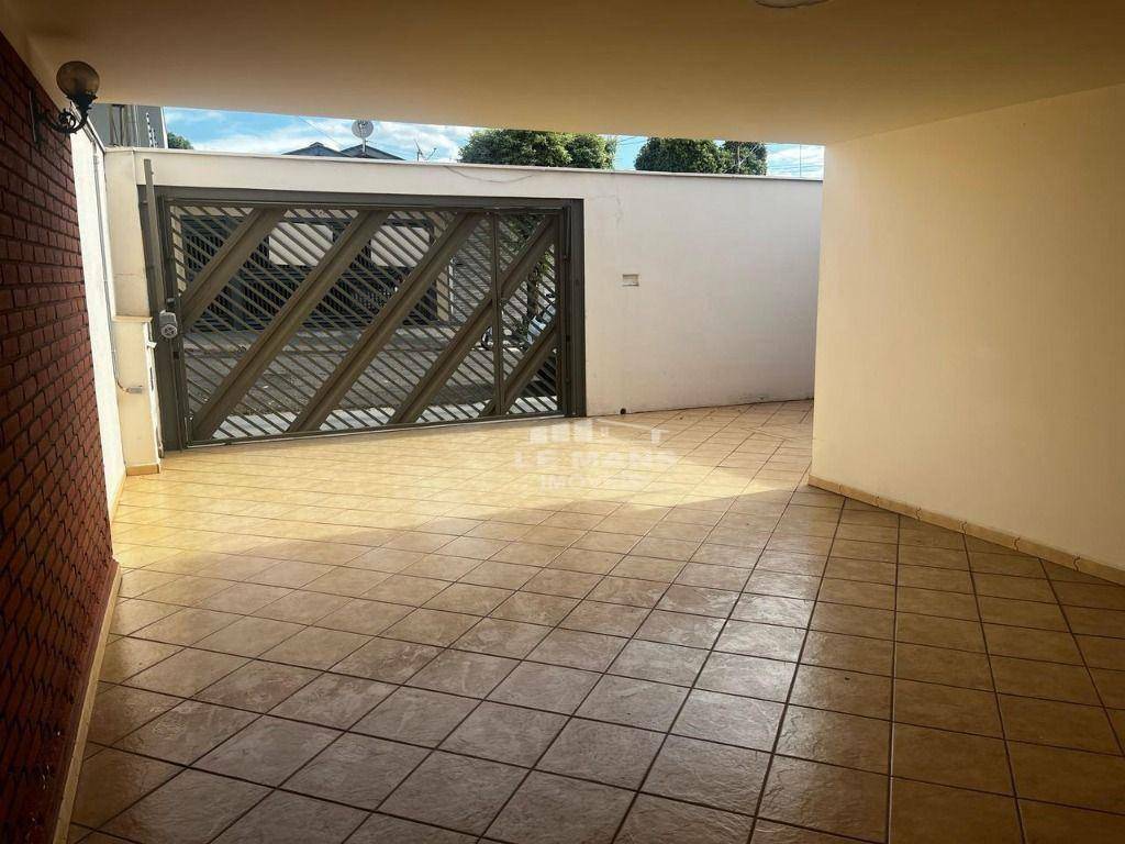 Casa à venda com 3 quartos, 180m² - Foto 1