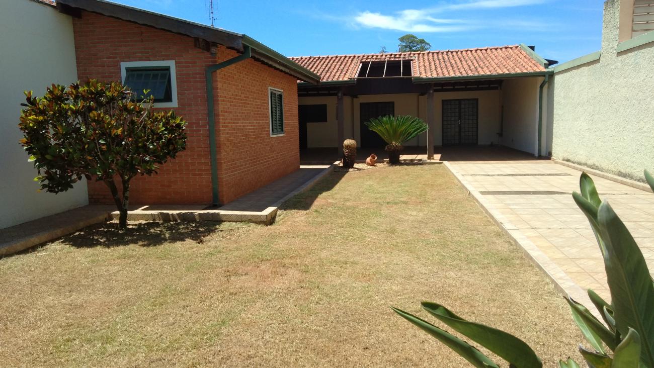 Casa à venda com 2 quartos, 300m² - Foto 1