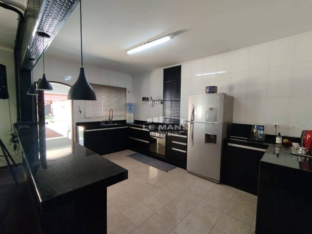Casa à venda com 2 quartos, 234m² - Foto 8