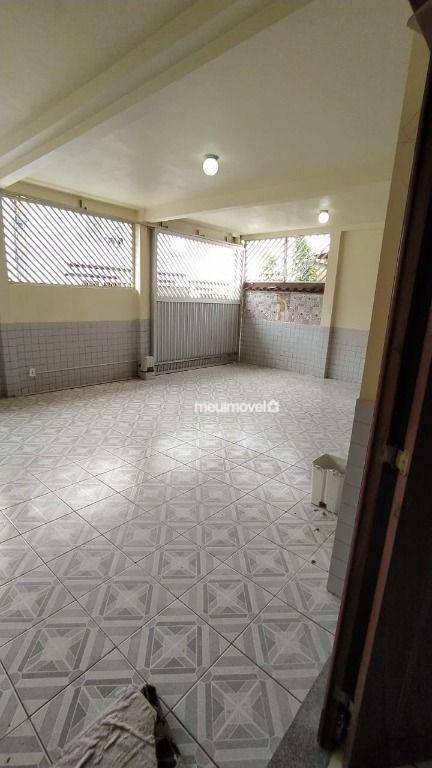 Casa de Condomínio à venda com 5 quartos, 200m² - Foto 2