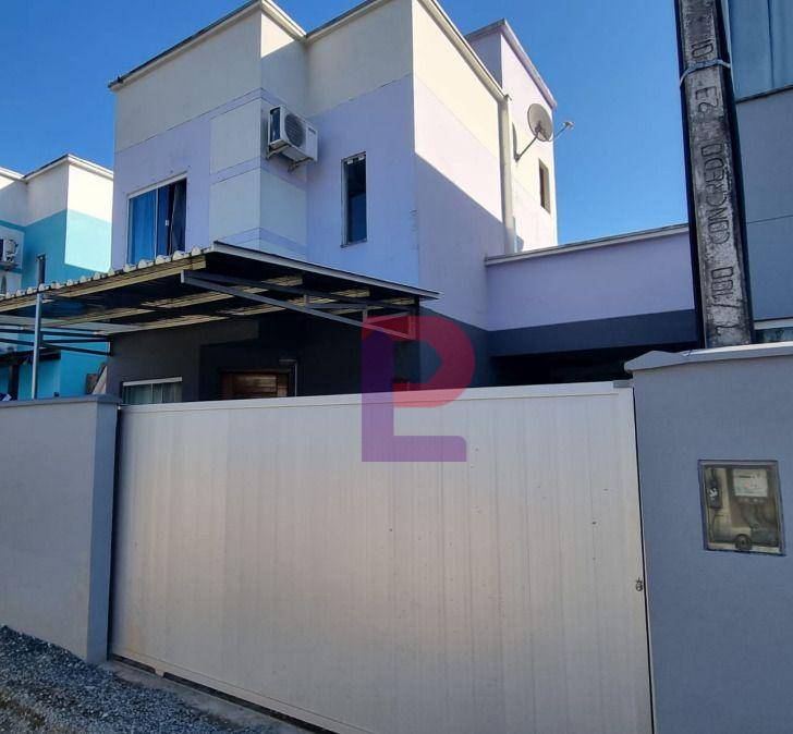 Casa à venda com 2 quartos, 80m² - Foto 1