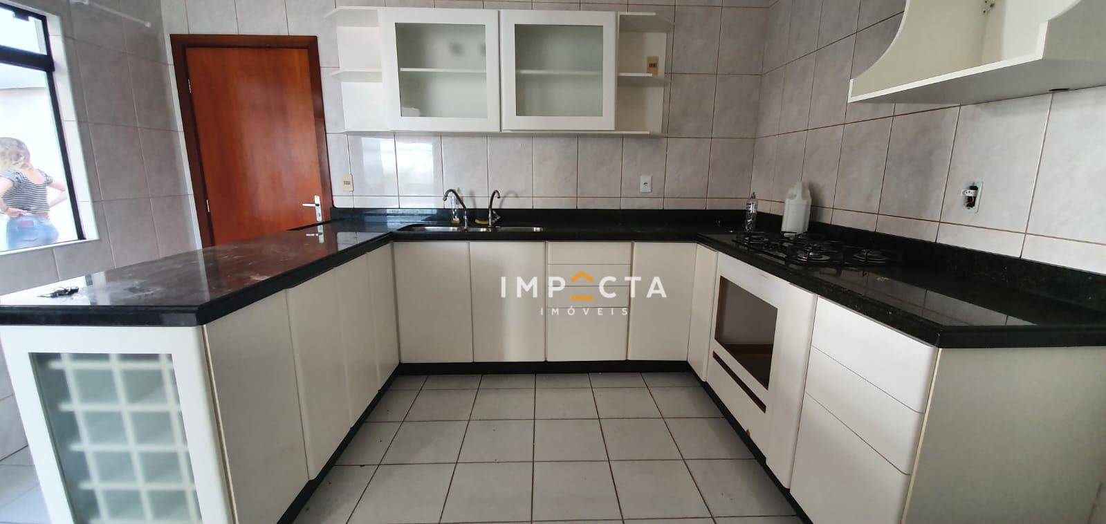 Casa à venda com 3 quartos, 180m² - Foto 2