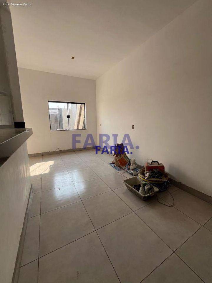 Casa à venda com 2 quartos, 70m² - Foto 3