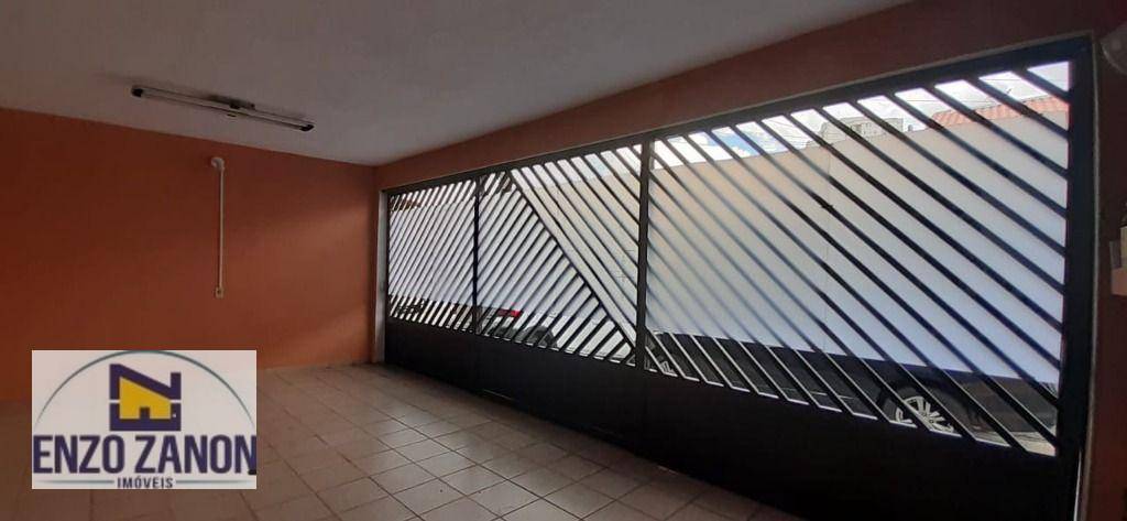 Sobrado à venda com 3 quartos, 250m² - Foto 1