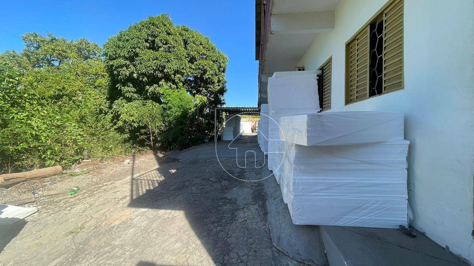 Casa à venda com 7 quartos, 132m² - Foto 2