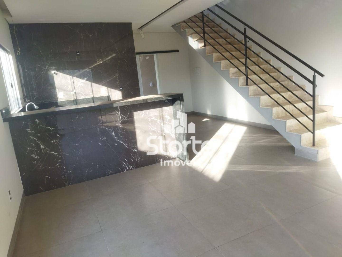 Casa à venda com 3 quartos, 164m² - Foto 2