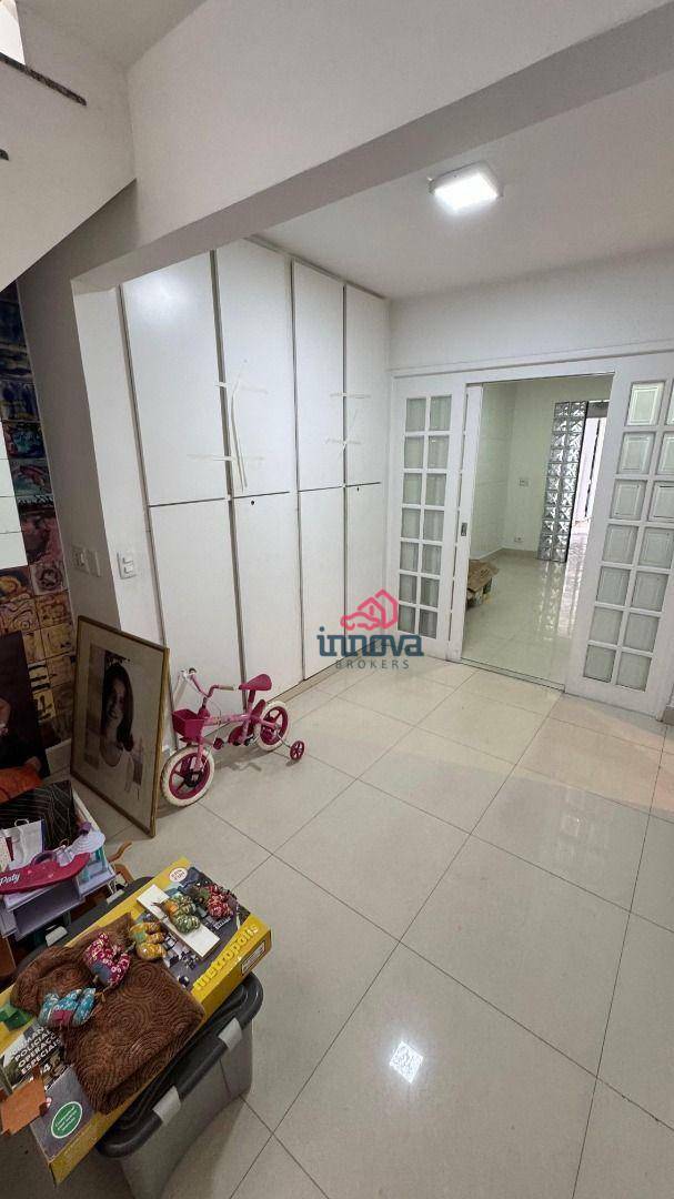 Sobrado à venda e aluguel com 3 quartos, 240m² - Foto 4