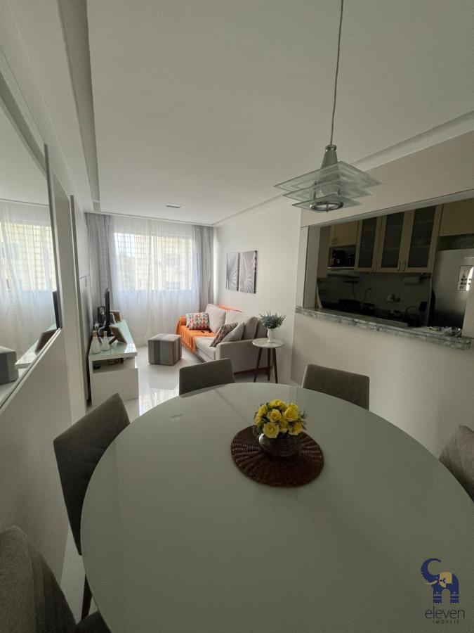 Apartamento à venda com 2 quartos, 72m² - Foto 2