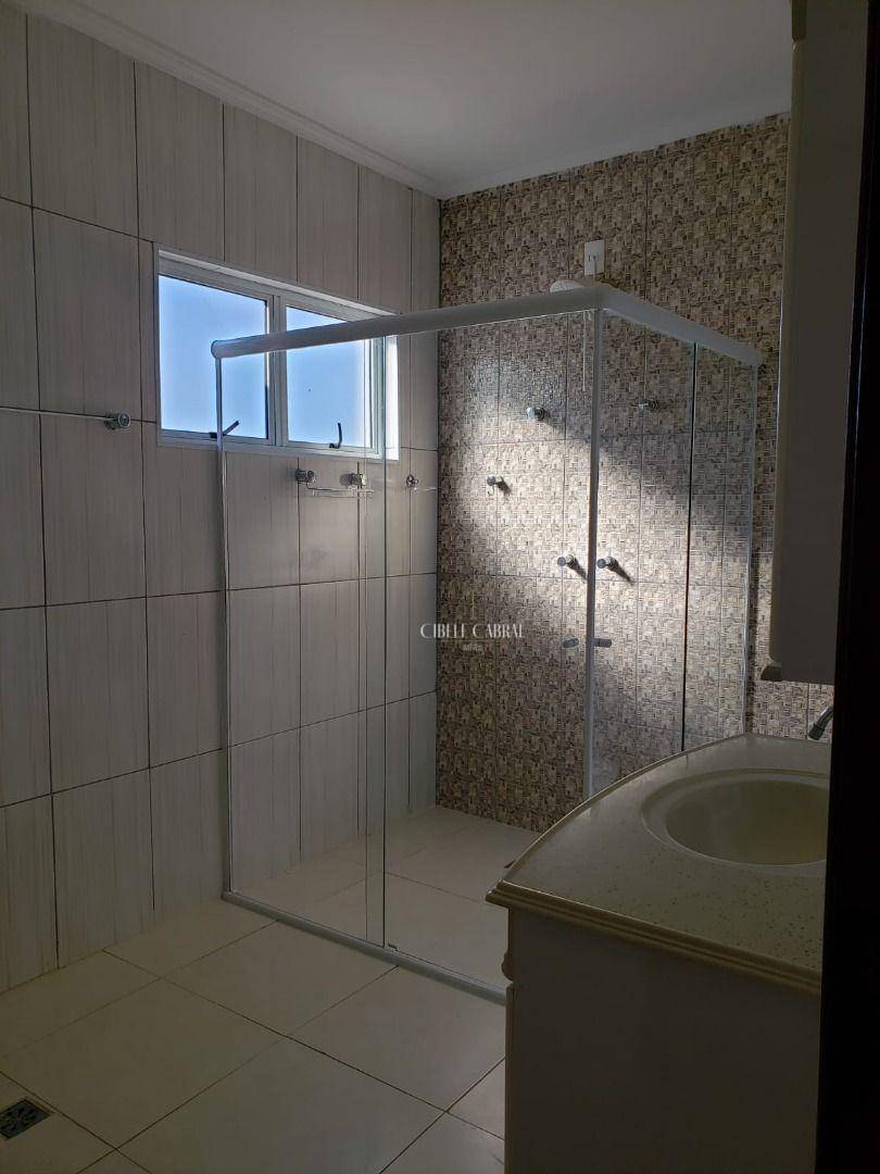 Casa à venda e aluguel com 3 quartos, 200m² - Foto 25