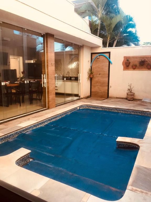 Casa de Condomínio à venda com 3 quartos, 225m² - Foto 2