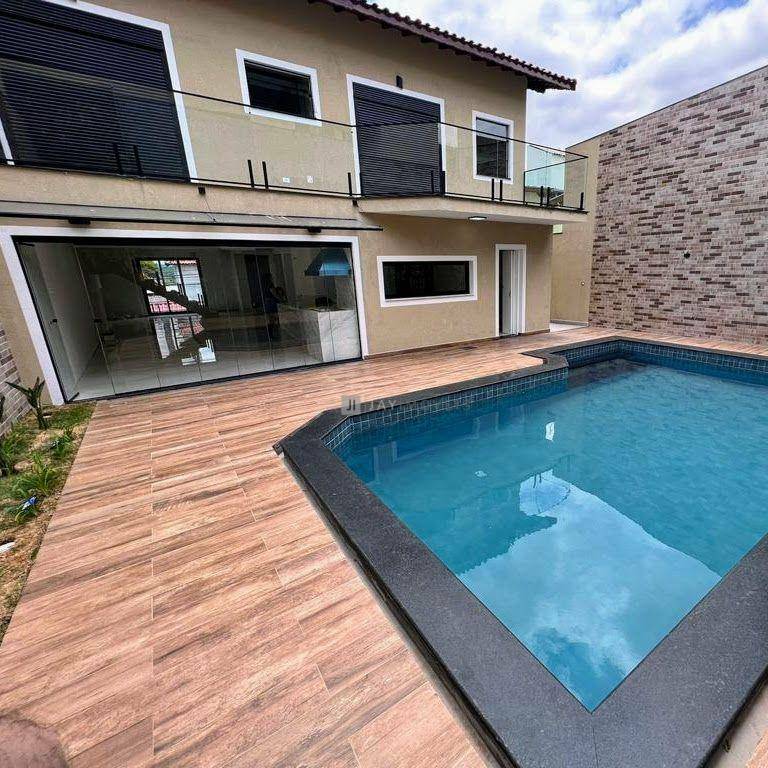 Sobrado à venda com 3 quartos, 358m² - Foto 1