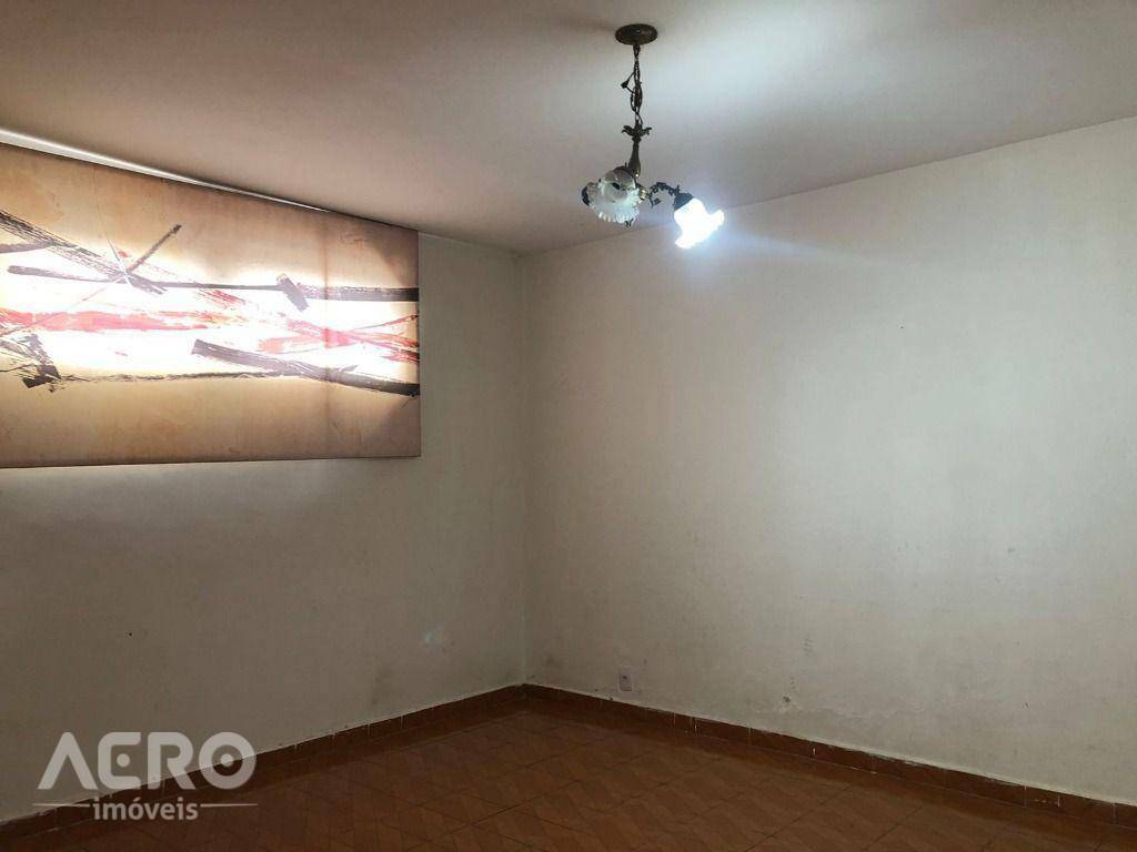 Casa para alugar com 3 quartos, 90m² - Foto 3