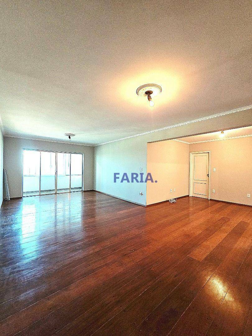 Apartamento à venda com 5 quartos, 211m² - Foto 7