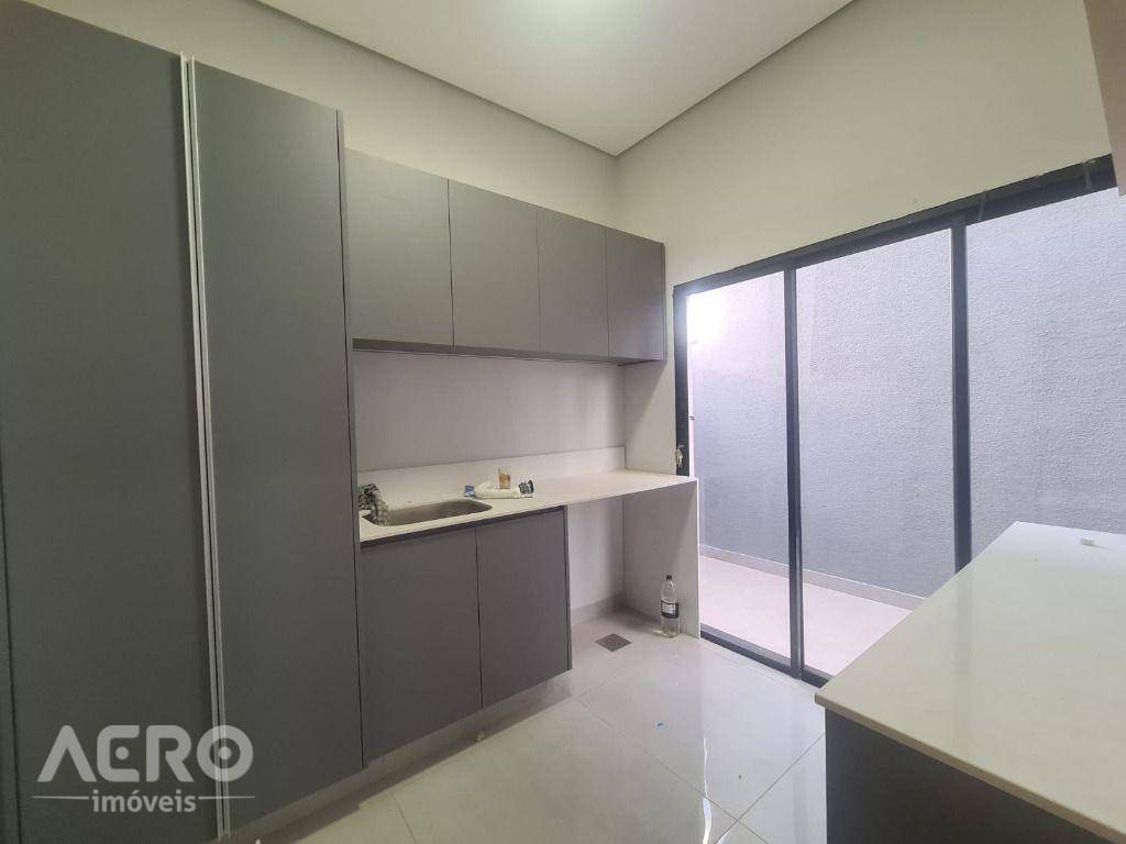 Casa à venda com 3 quartos, 245m² - Foto 4