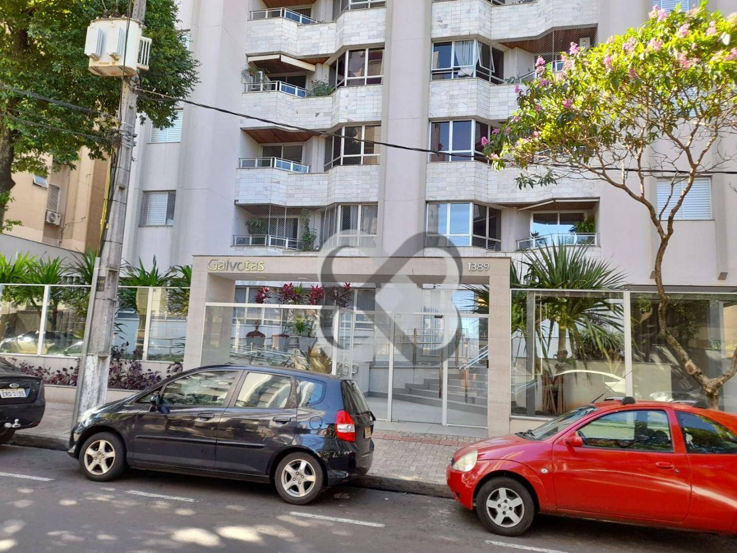 Apartamento à venda com 3 quartos, 140m² - Foto 1