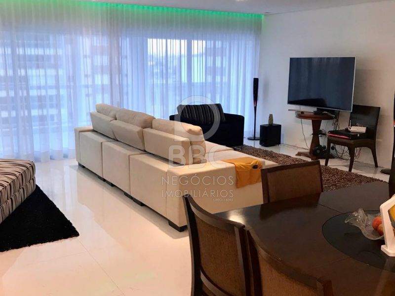 Apartamento à venda com 3 quartos, 234m² - Foto 3