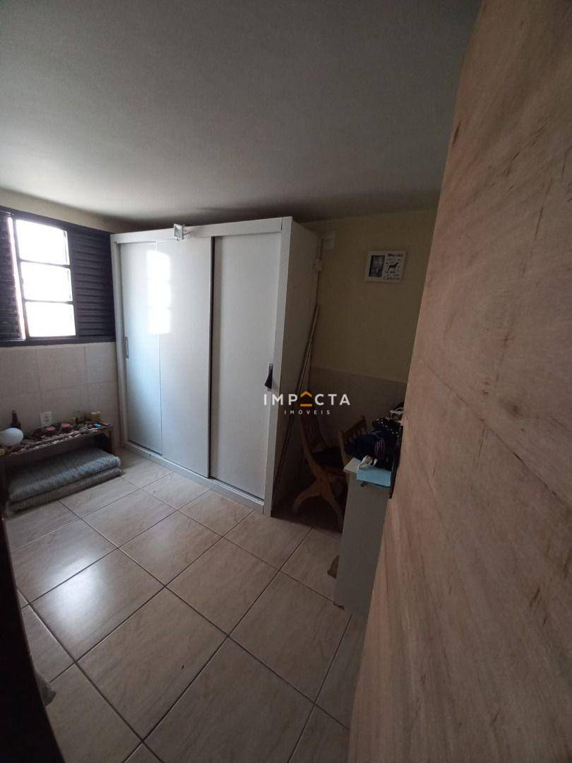 Casa à venda com 5 quartos, 212m² - Foto 13