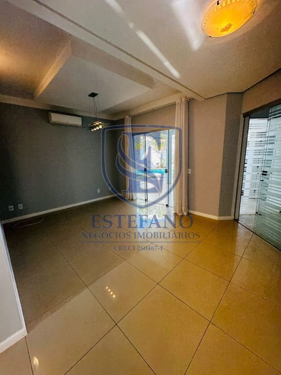 Casa à venda com 3 quartos, 360m² - Foto 4