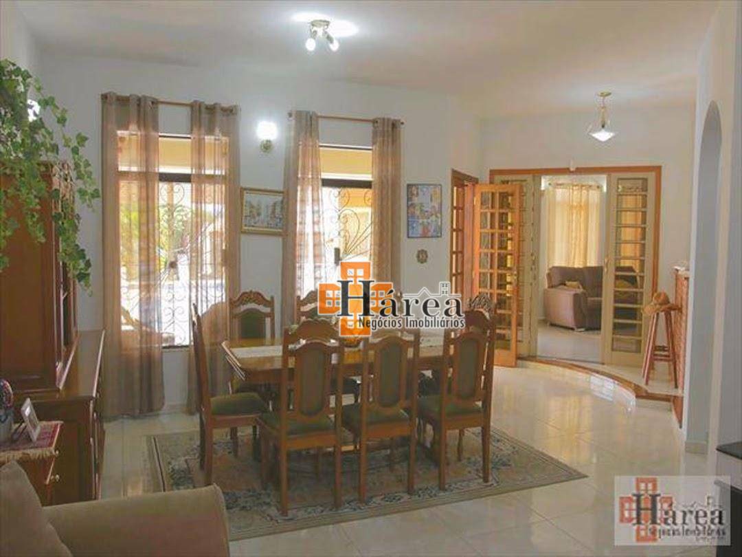 Sobrado à venda com 5 quartos, 435m² - Foto 1