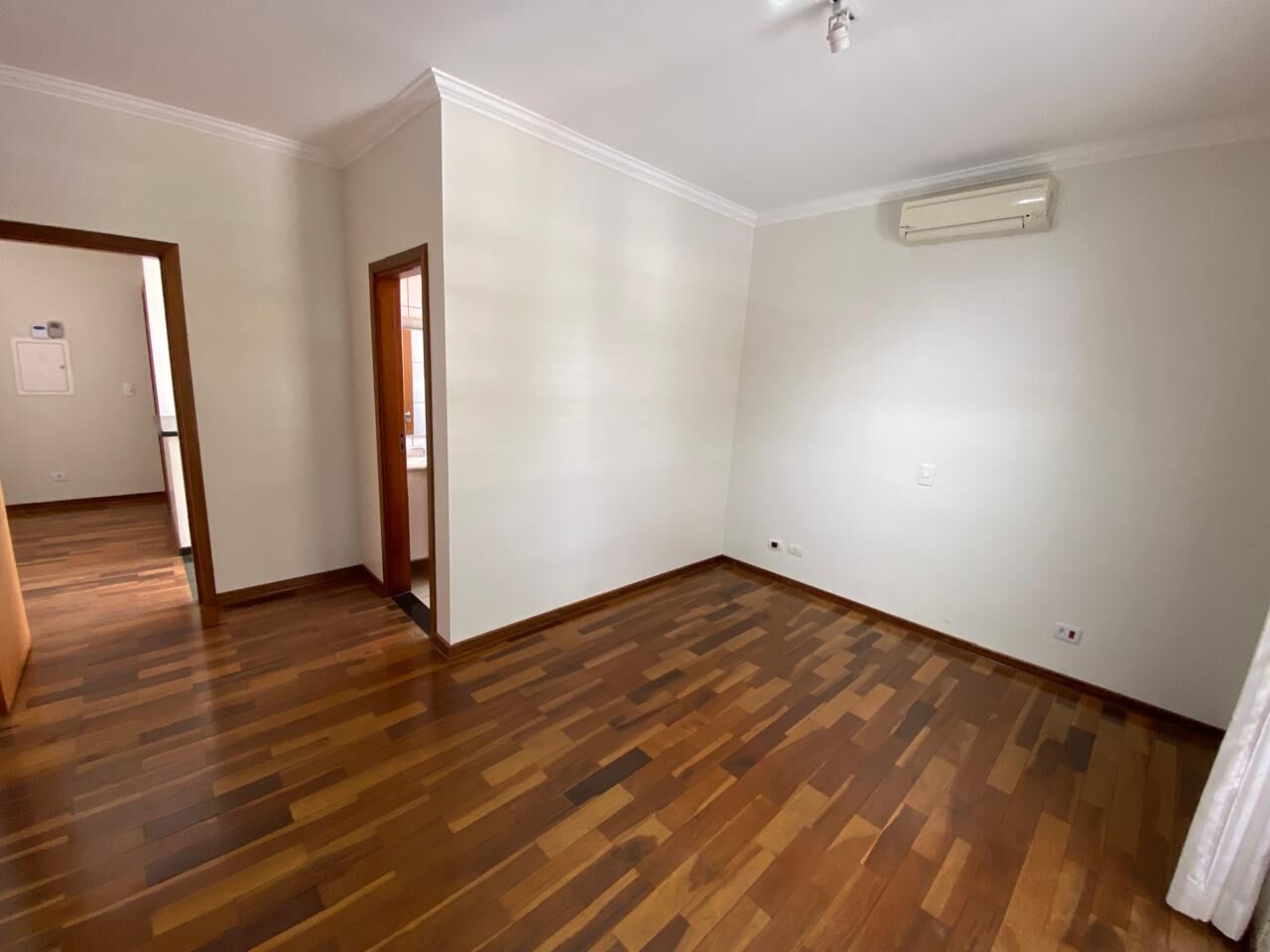 Casa para alugar com 4 quartos, 241m² - Foto 5