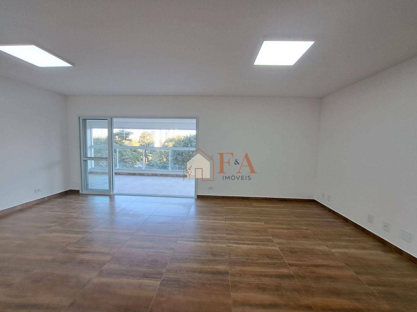 Apartamento à venda com 3 quartos, 140m² - Foto 2