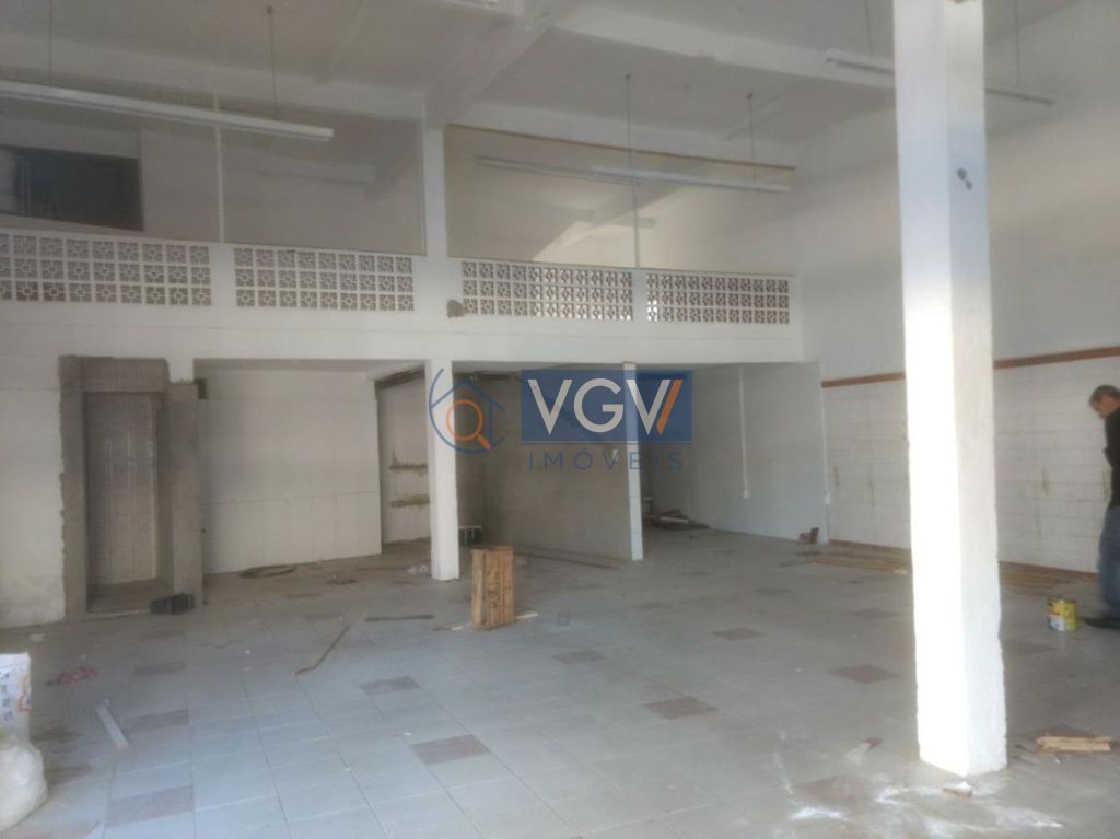 Casa à venda com 4 quartos, 320m² - Foto 4