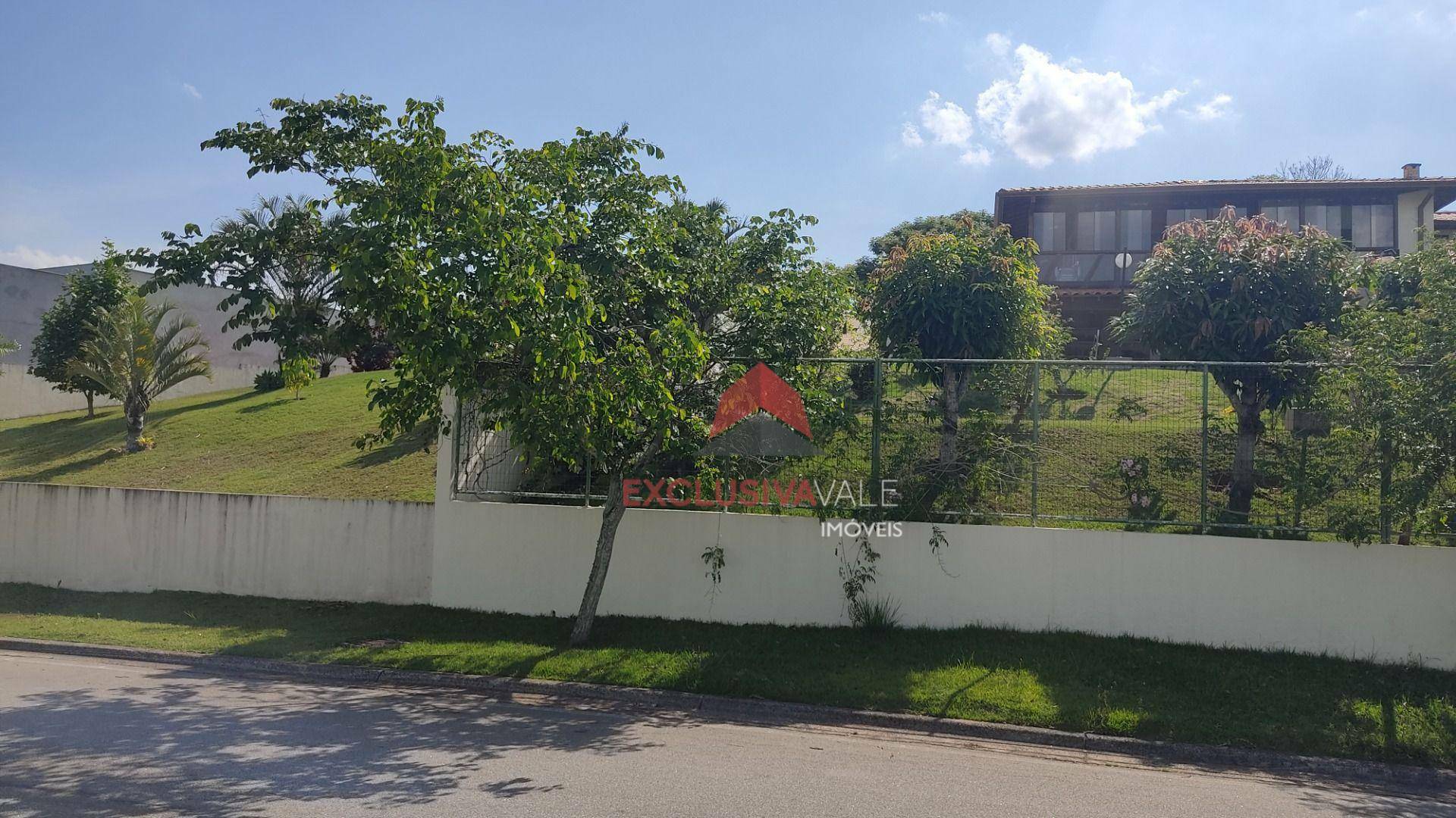 Casa de Condomínio à venda com 4 quartos, 230m² - Foto 2
