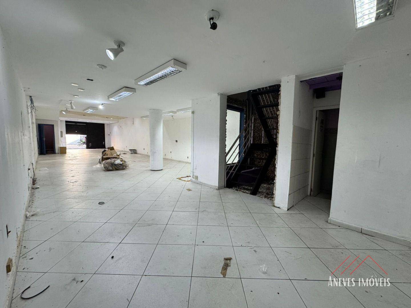 Prédio Inteiro para alugar, 350m² - Foto 4