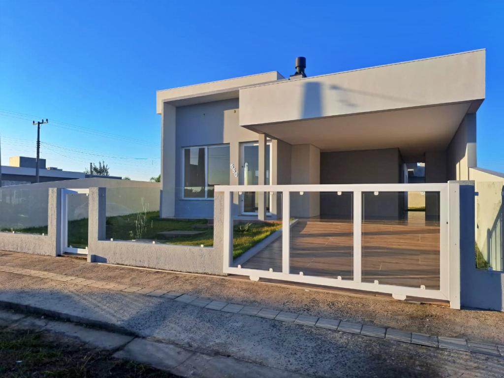 Casa à venda com 3 quartos, 147m² - Foto 1
