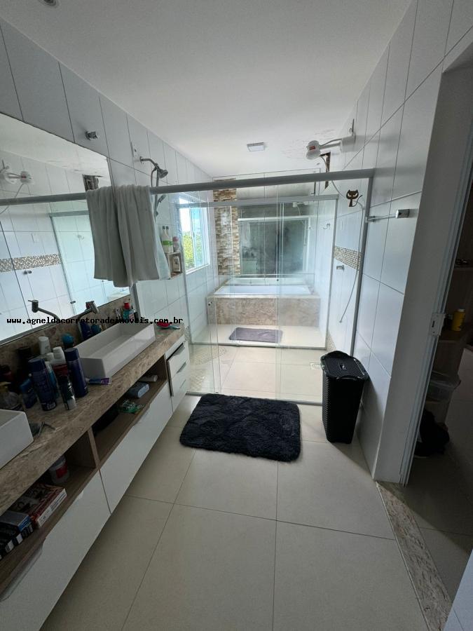 Casa de Condomínio para alugar com 4 quartos, 320m² - Foto 2