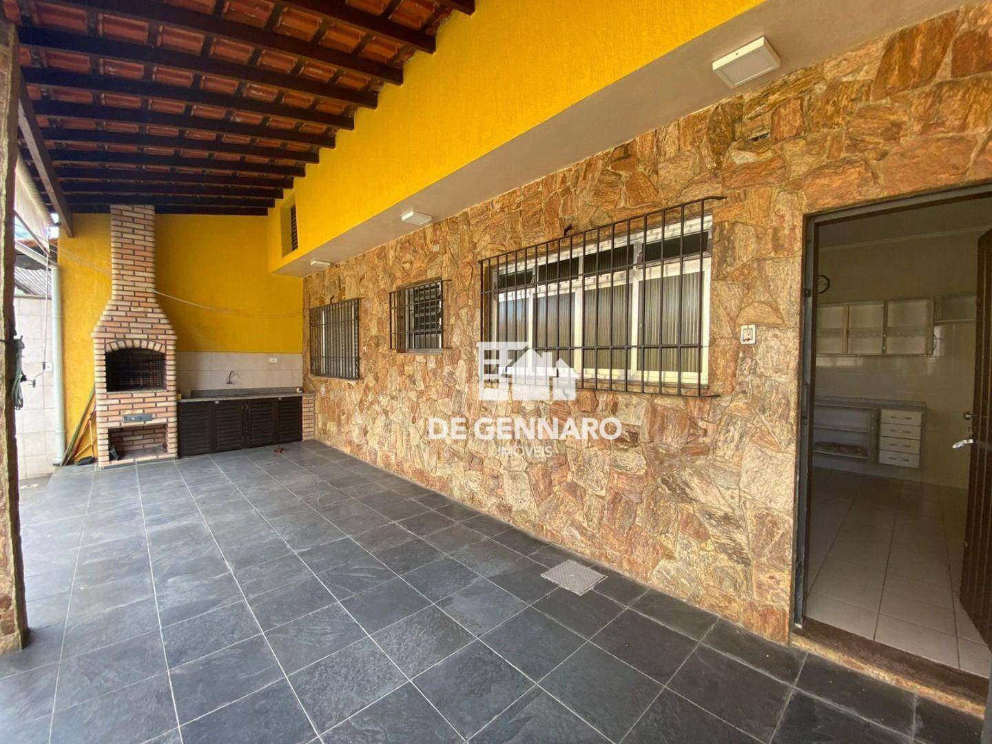 Casa à venda com 3 quartos, 241m² - Foto 1