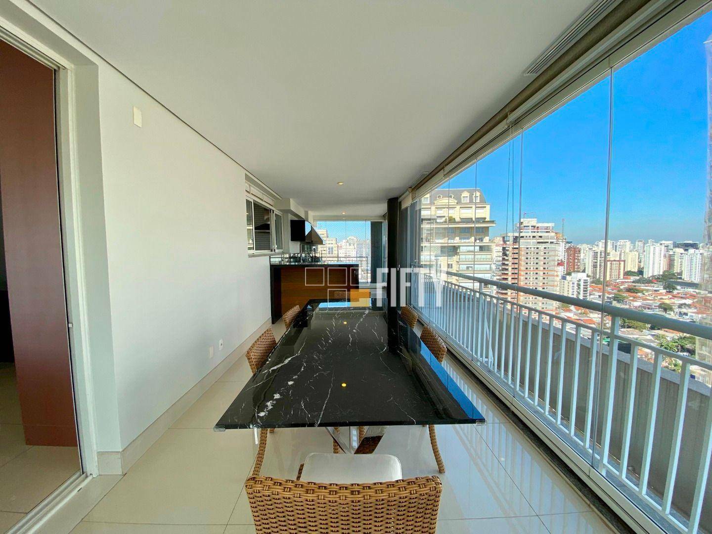 Apartamento para alugar com 3 quartos, 238m² - Foto 15