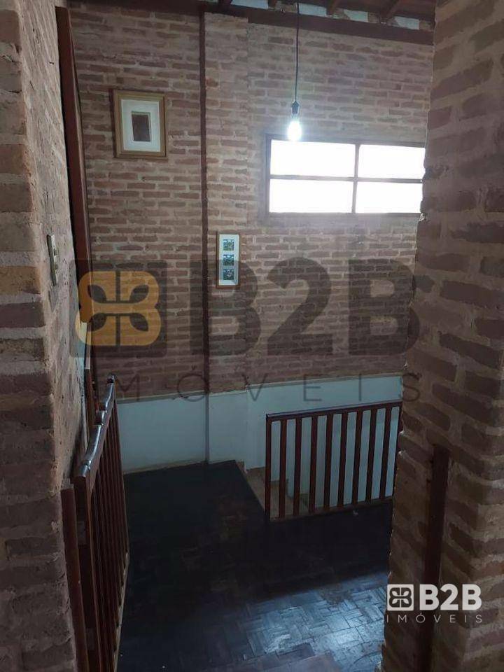 Casa à venda com 5 quartos, 232m² - Foto 11