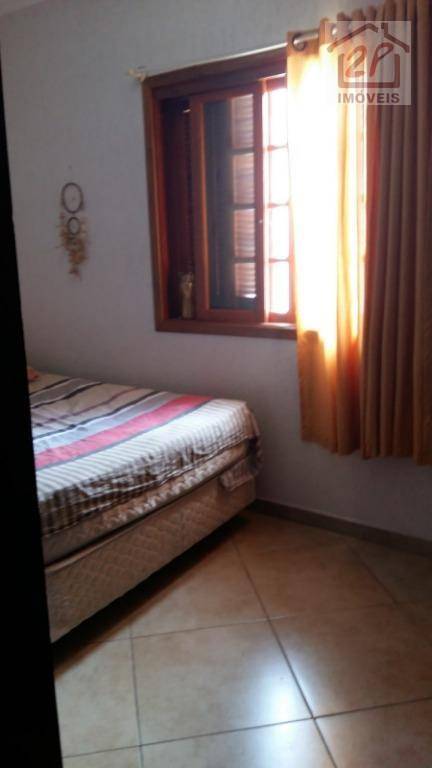 Casa à venda com 3 quartos, 200m² - Foto 26