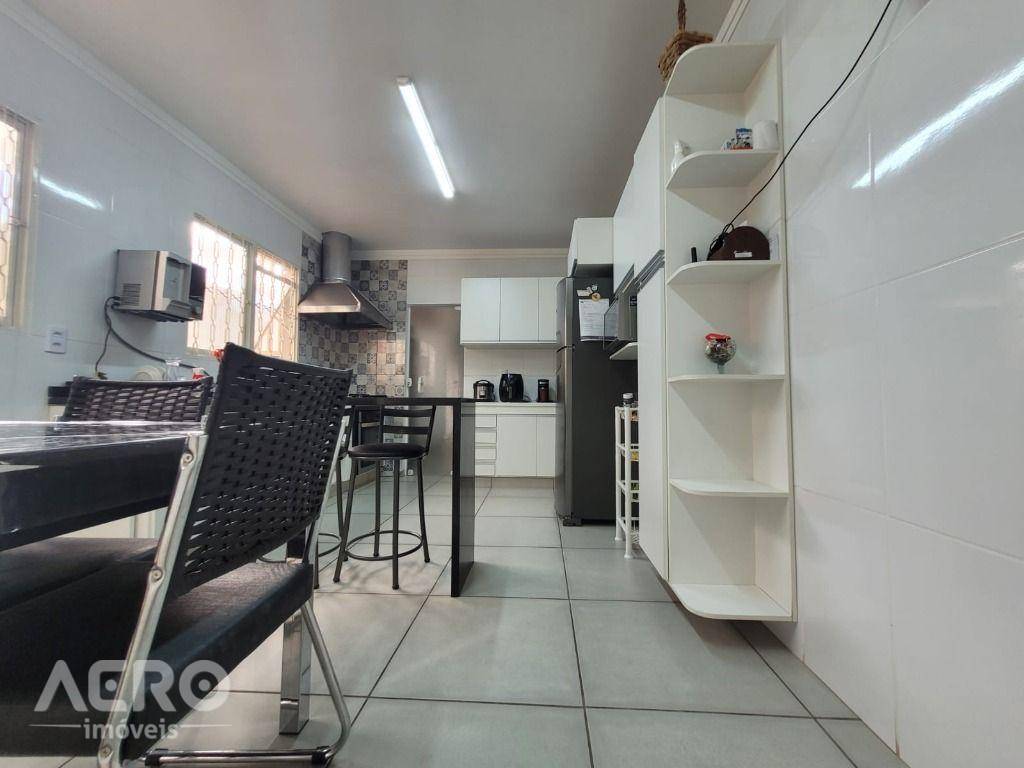 Casa à venda com 2 quartos, 126m² - Foto 13