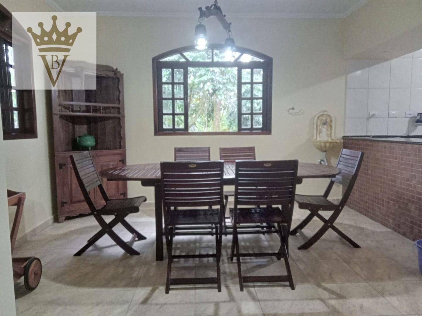 Casa de Condomínio para alugar com 3 quartos, 261m² - Foto 1