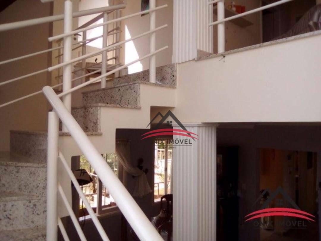 Casa de Condomínio à venda com 4 quartos, 251m² - Foto 3