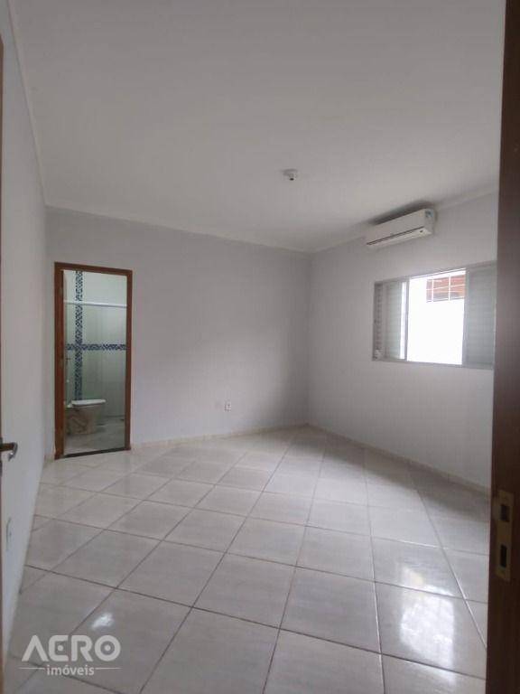 Casa à venda com 3 quartos, 104m² - Foto 1