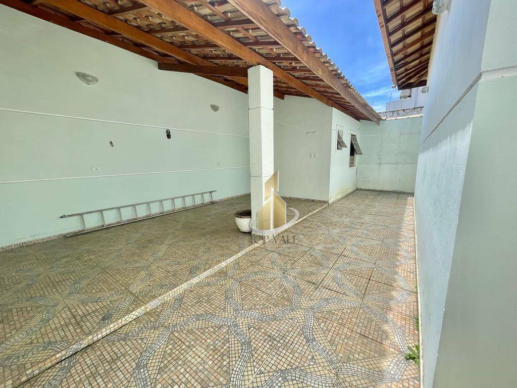 Casa à venda com 3 quartos, 210m² - Foto 18