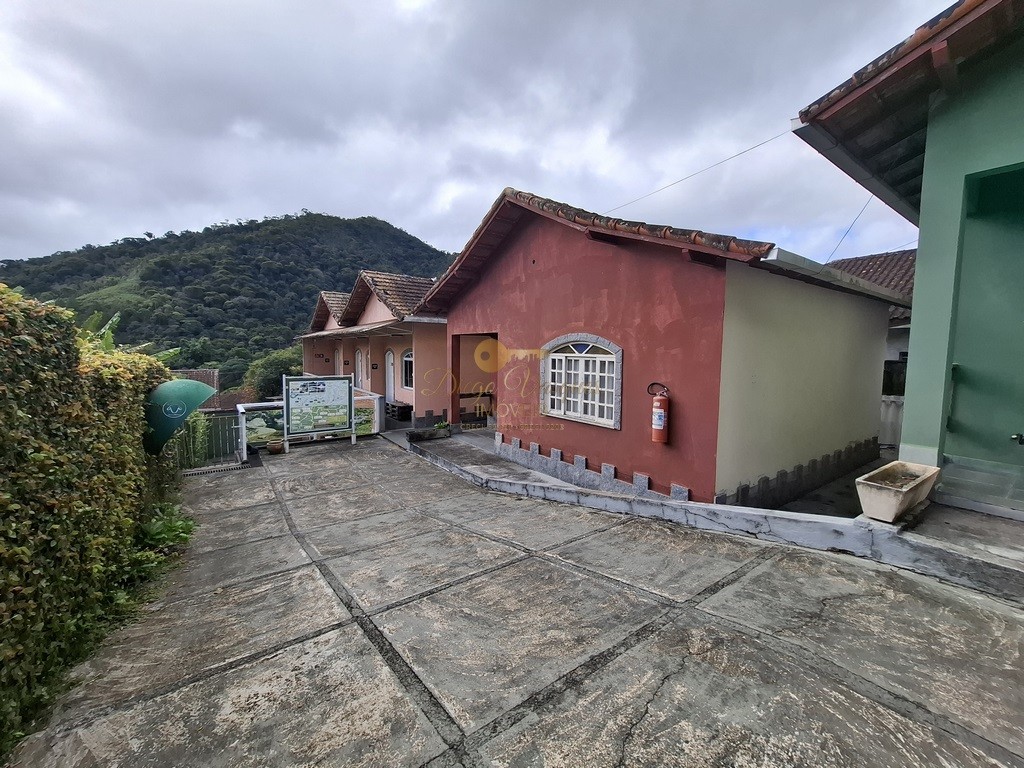 Casa à venda com 10 quartos, 600m² - Foto 1
