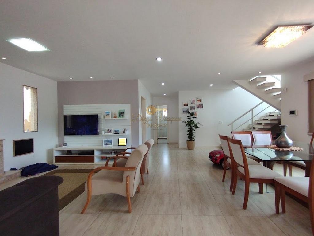 Casa à venda com 4 quartos, 204m² - Foto 1