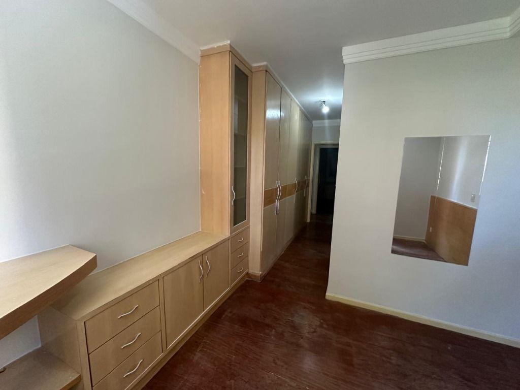 Apartamento para alugar com 4 quartos, 137m² - Foto 11